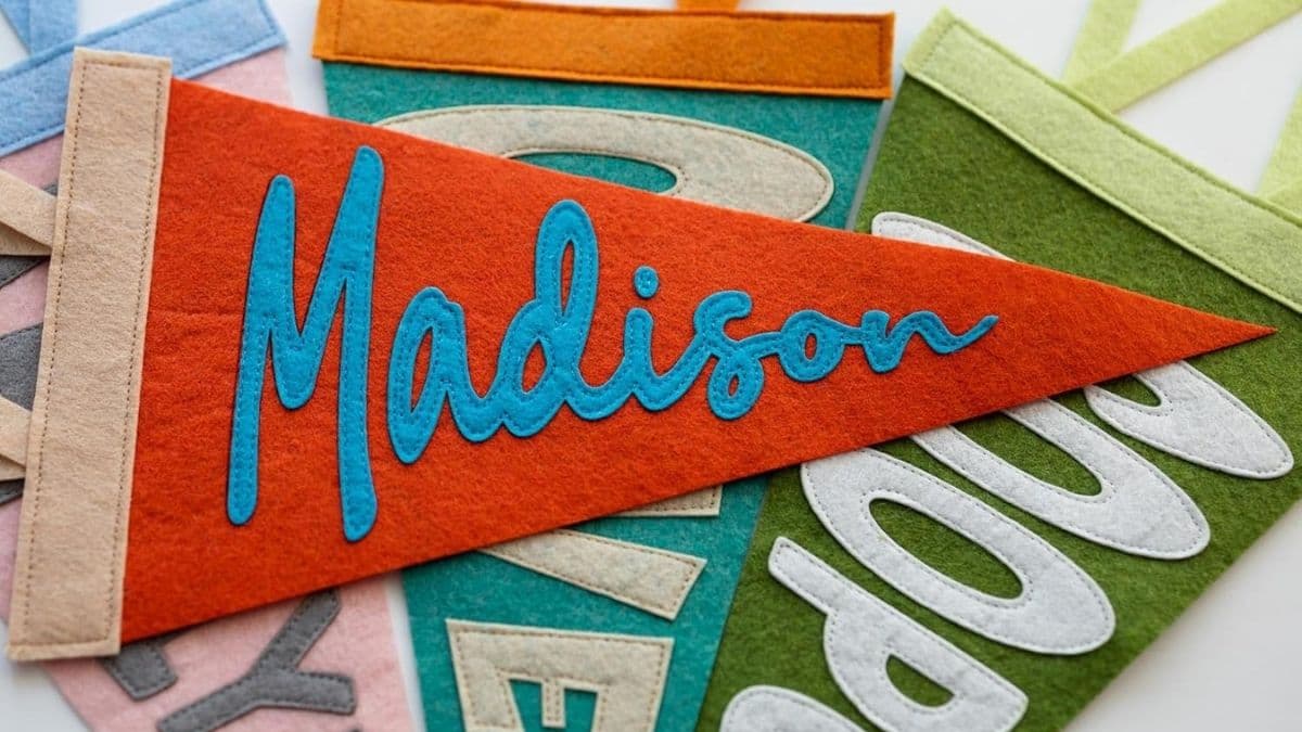 Personalized Name Pennant for Nursery Room Decor, Baby Boy Girl Name Nursery Flag, Baby Name Banner Flag Wall Hanging， Specify The Colour by Yourself