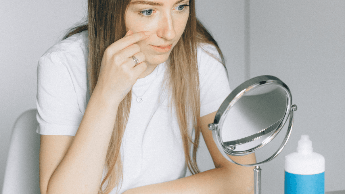 Daily vs. Monthly Contact Lenses: What's the Difference?